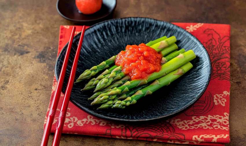 Asperges vertes à la sauce ume